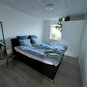 Lejlighed Nyrenoveret Med Balkon Og Parkering, Esbjerg